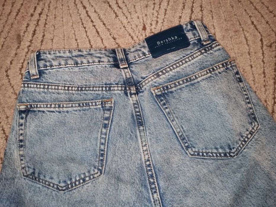 Jak nowe spodnie bershka mom 34 XS wysoki stan