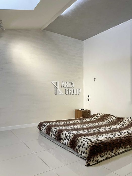 Продається стильна дворівнева квартира.