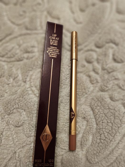 Konturówka do ust Charlotte Tilbury