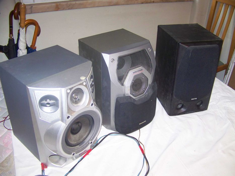 colunas sanyo 150 W, panasonic 100 W e philips