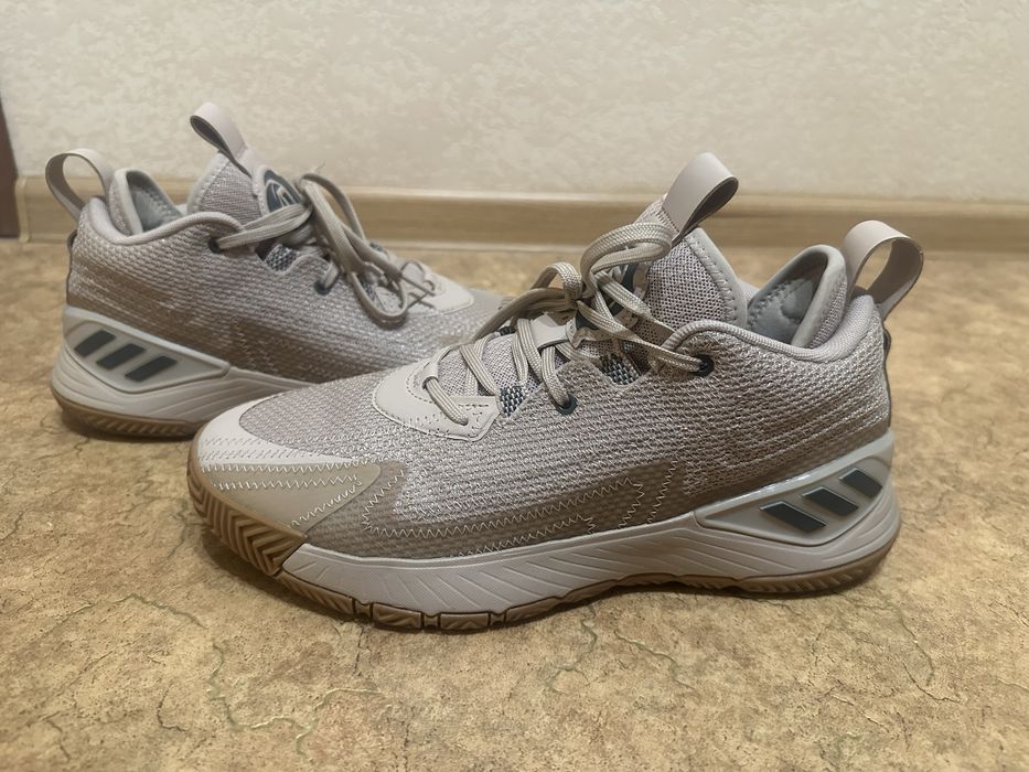 Баскетбольные кроссовки adidas