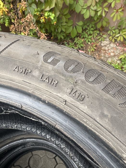 Opony zimowe goodyear 235/50/18