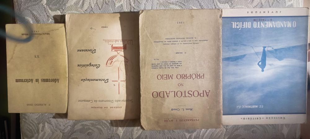 Livros antigos religião católica