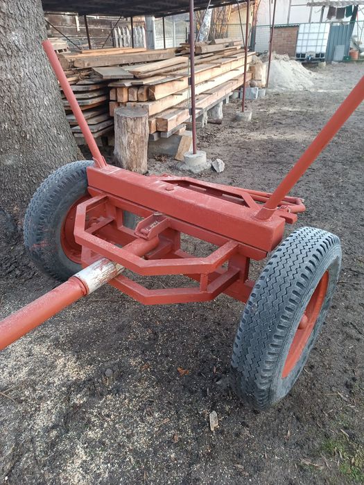 Wóz do ciągnika, regulowany