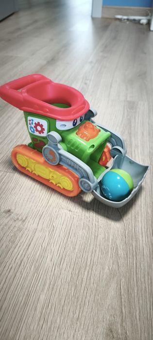 Buldożer z piłką