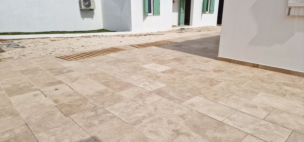 Deck em pedra natural Travertine