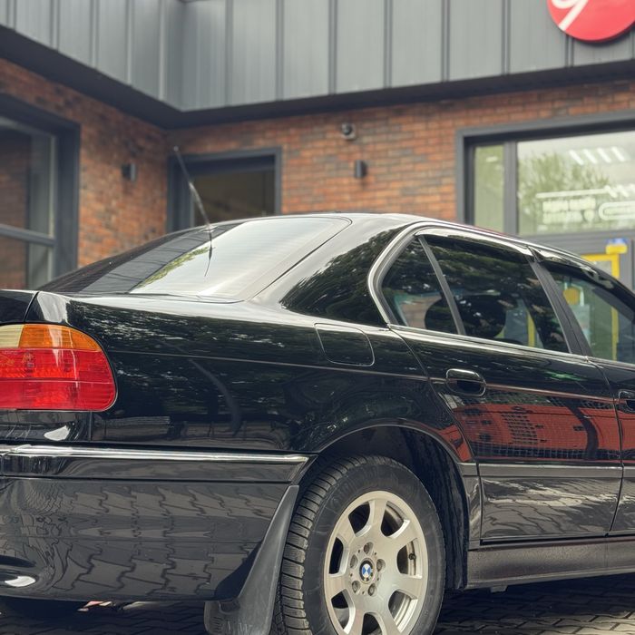 BMW e38 1994 3.0 m60