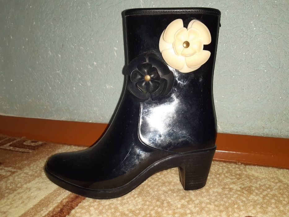 Резиновые сапоги