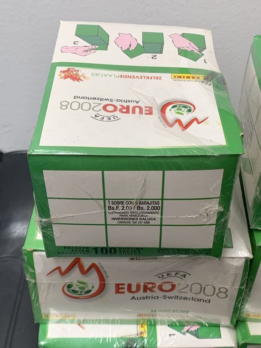 Caixa de 100 saquetas de cromos Panini Euro 2008