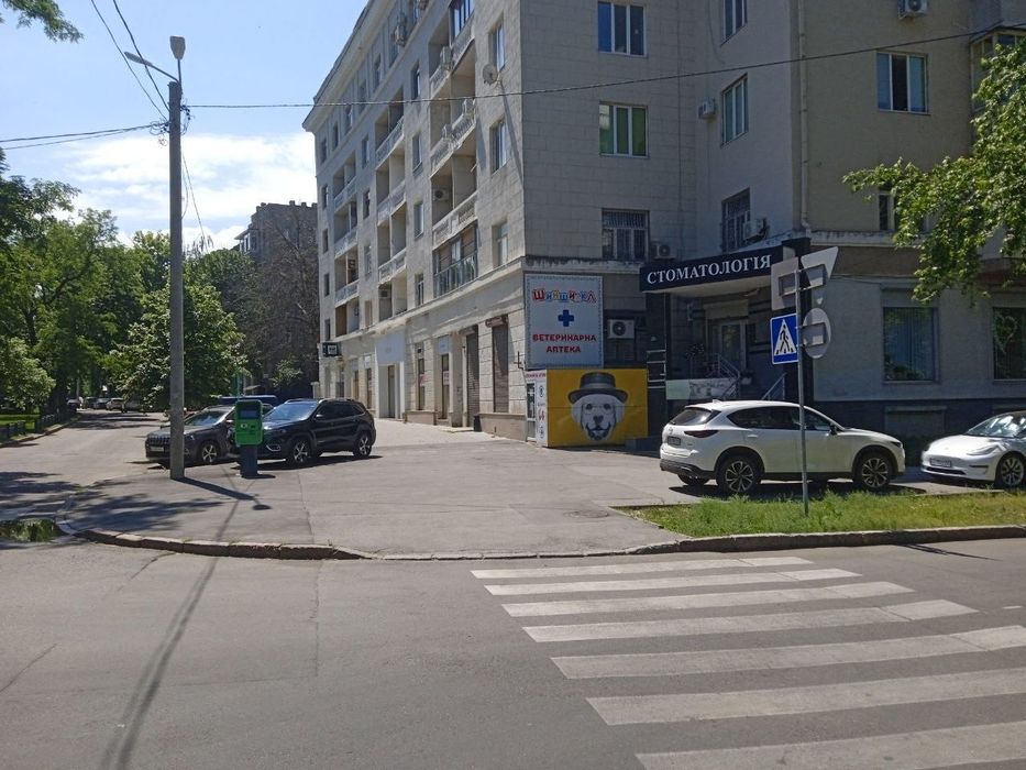 Продам торгове приміщення 44,2 м², вул. Ю. Зойфера 3 (р-н Держром) - Власник