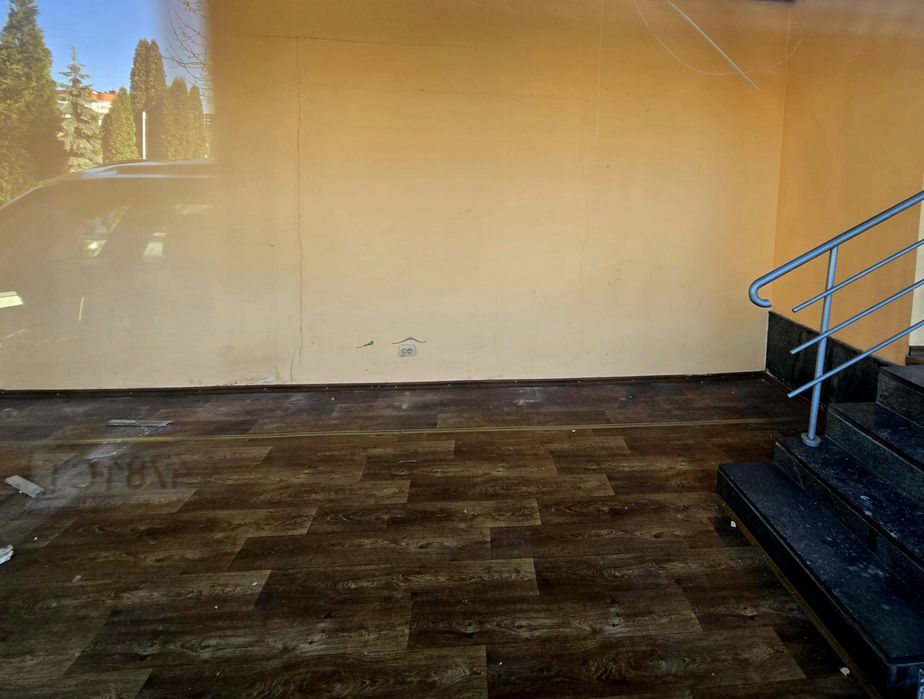 Центр. Фасадне приміщення!