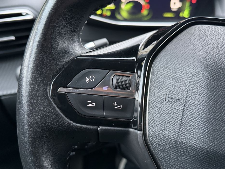 PEUGEOT 2008.               .