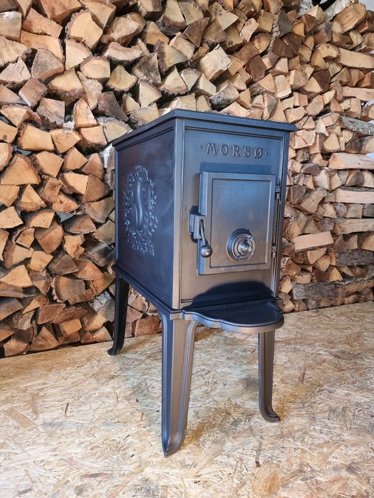 Piec żeliwny  kominek  wolnostojący