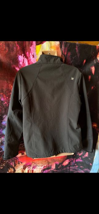 жіноча куртка softshell від бренду McKinley.