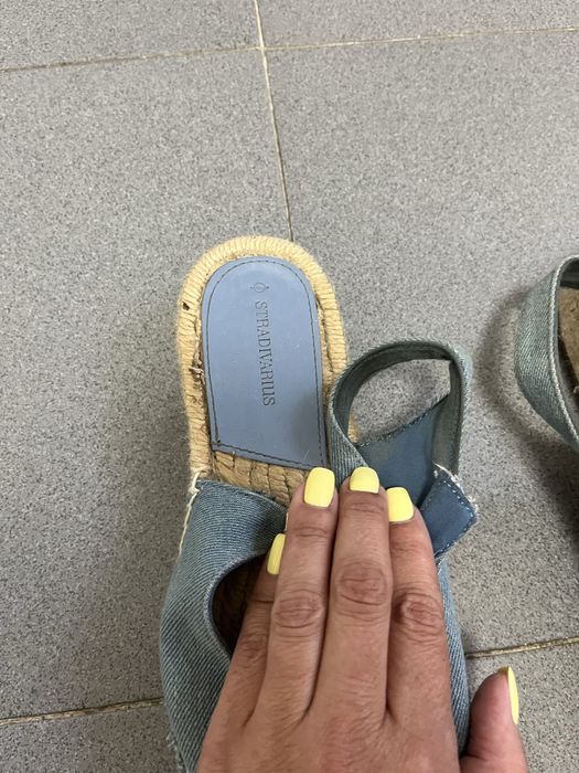 Alpercatas azuis de ganga,Stradivarius,em óptimo estado,tamanho 37,5€