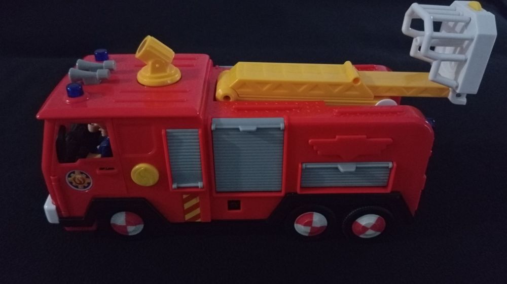 Strażak Sam Jupiter + 2 figurki + drobne akcesoria