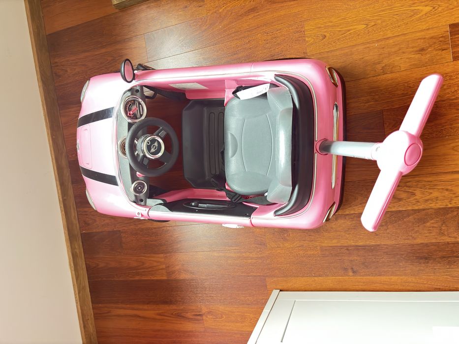 Carrinho mini cuper com cinto e pega para empurrar