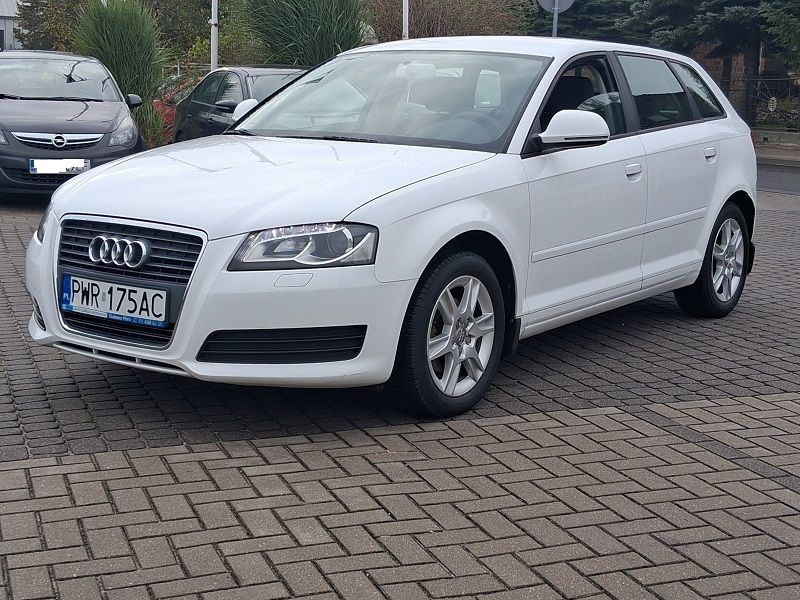 Audi A3 Sportback 1.6 102KM Salon Polska TYLKO 106000 KM Przebiegu Klimatronic LED Xenon