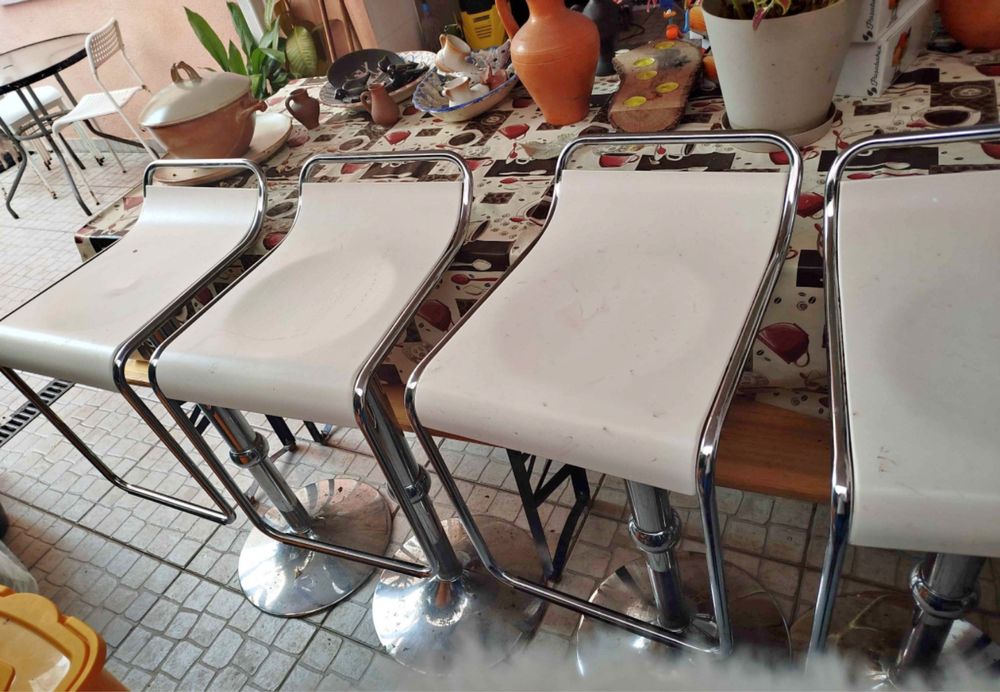 Bancos Altos em bom estado