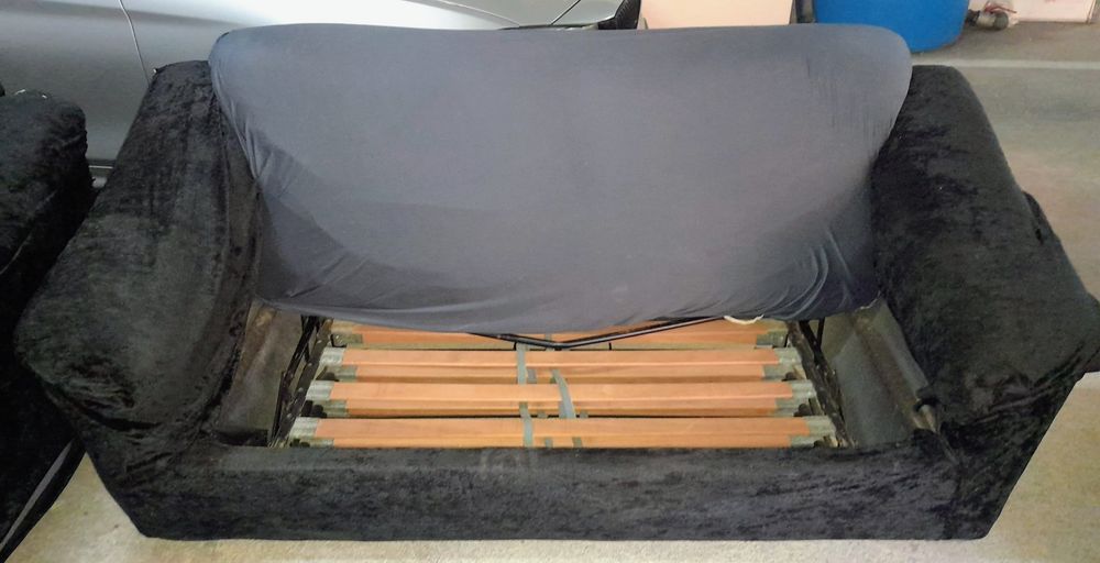 Sofá-Cama 2 Lugares + Poltrona Re-estofado em  Veludo Preto
