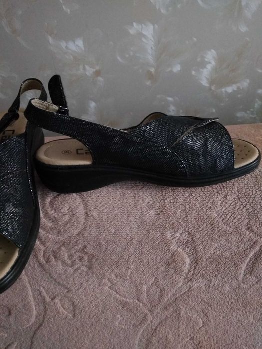 sprzedam piękne letnie buty-nowe