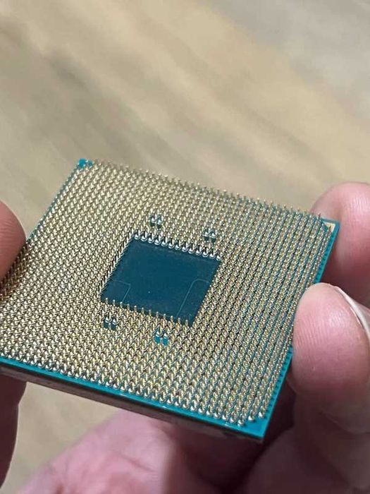 AMD Ryzen 3 3200G – procesor w dobrym stanie
