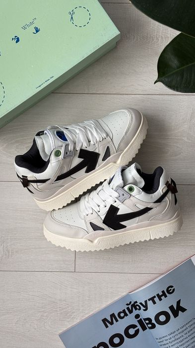 36-45 Off-White Sponge White/Black