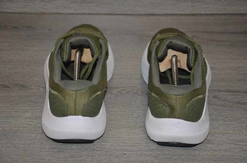 Продам кросівки Фірма Under Armour Charged Surge 4.