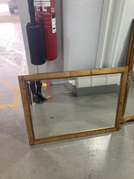 Espelho retangular em dourado