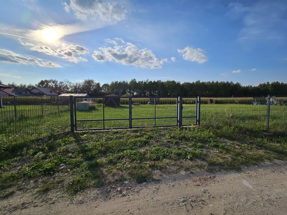 Działka budowlana - uzbrojona z warunkami zabudowy.