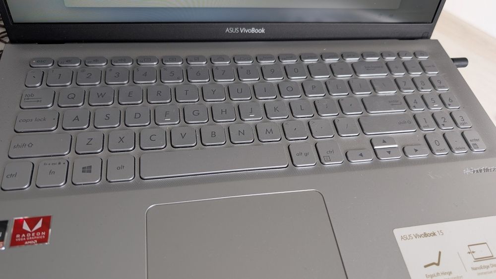 Laptop ASUS VivoBook X512D | Ryzen 5 | 8GB RAM | 256GB SSD | Radeon Vega 8 | Win10