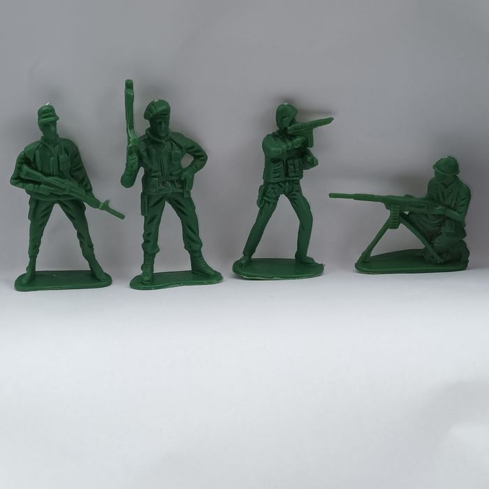 Diversos bonecos antigos ver fotos