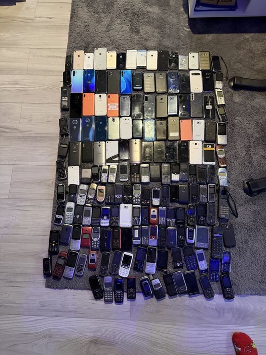 Zestaw telefonów komórkowych iphon Nokia