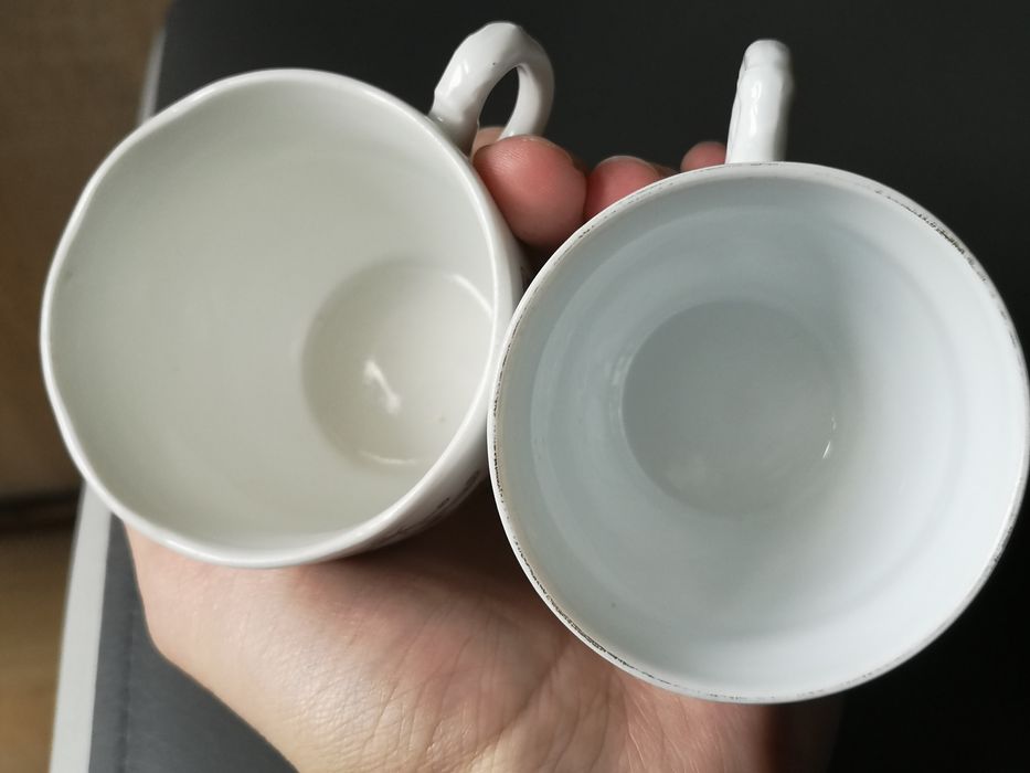 Dwie stare porcelanowe filiżanki motyw kwiatów