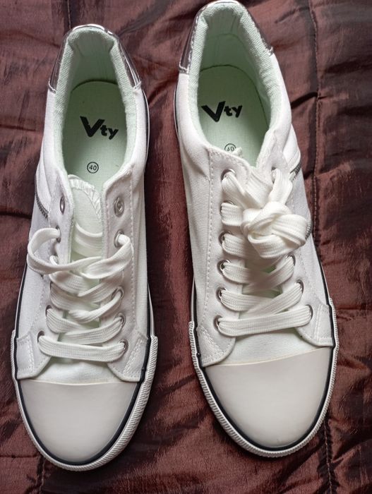 Nowe  buty  Vty .