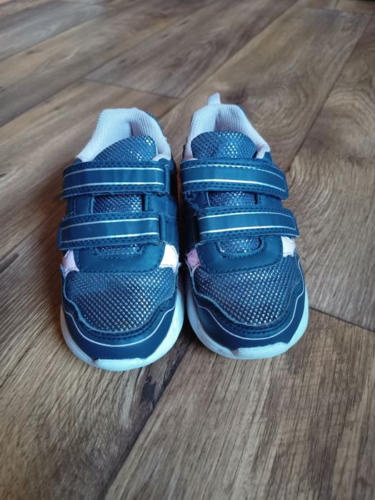 Adidas niebieski