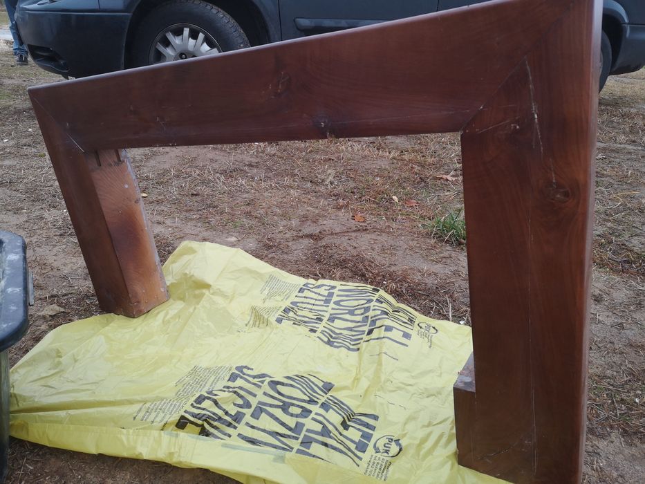 Drewniana półka do kominka