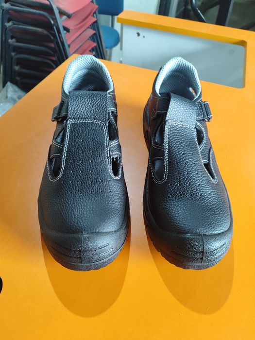 Робочі сандалі з металевим носком 46 розміру