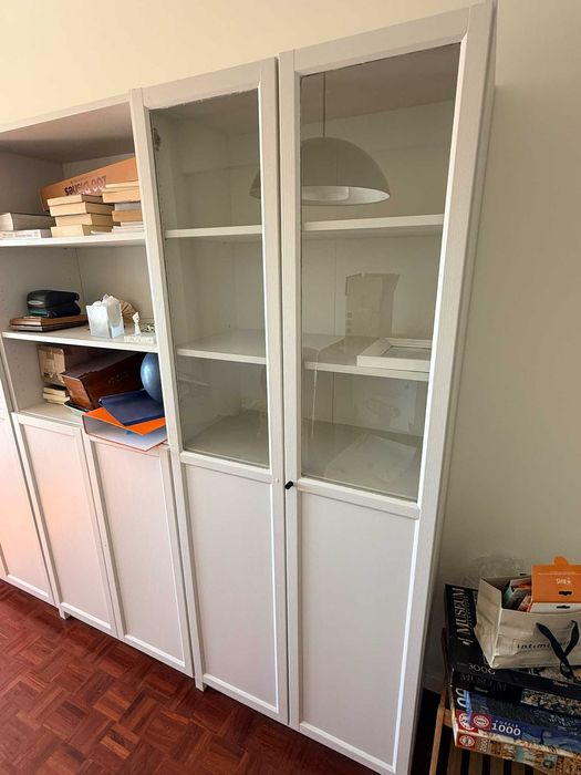 Conjunto de 3 estantes IKEA BILLY com portas de vidro