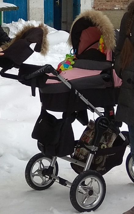 Продам авто-люльку MAXI COSI 0+(Коляска тоже в продажу)