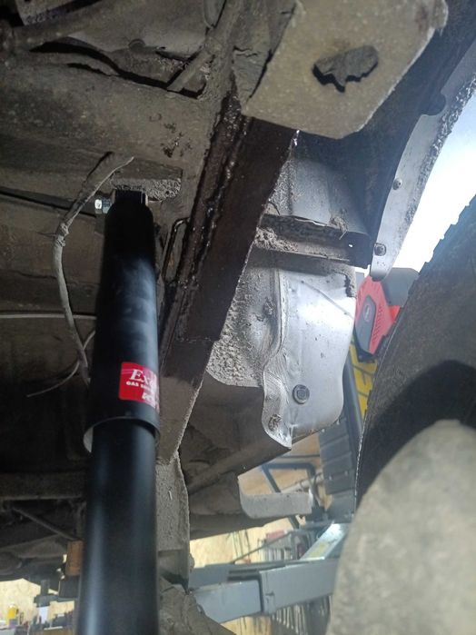 Mitsubishi L200 Праворука