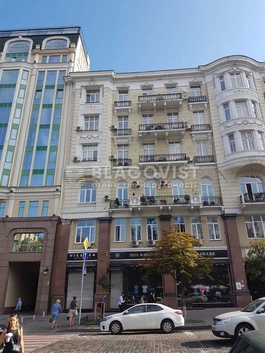 Хмельницького Богдана, 32  квартира  Царський будинок  100000$