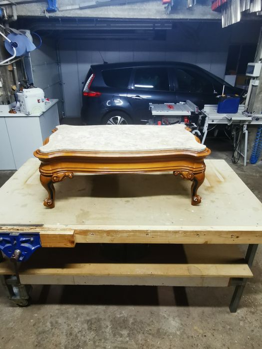 Mesa de centro em madeira maciça de castanho