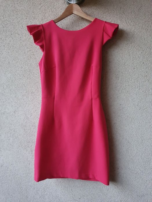 Różowa elegancka sukienka Zara