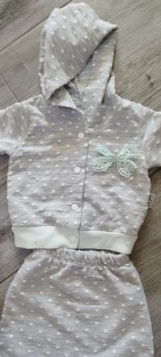 Spodnie i bluza z kapturkiem dla niemowląt  rozmiar 56