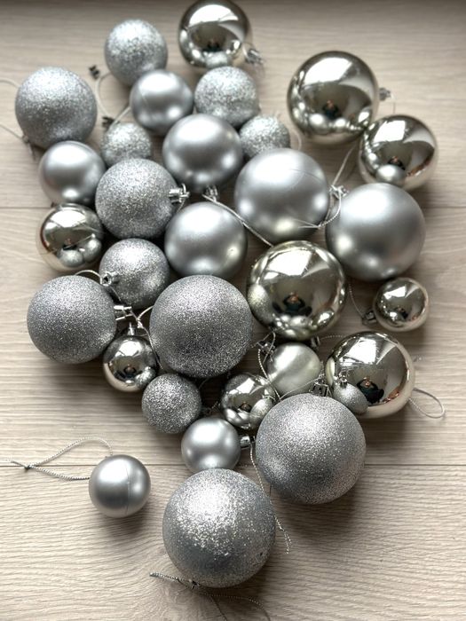 Bombki na choinkę. Srebrne. 30 sztuk.