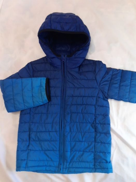 Дитяча легка стьобана куртка бренду,,gap"kids ,в,єтнам ,демісезон,рівного крою,з 4 кишенями.  6-7р./114-120см.