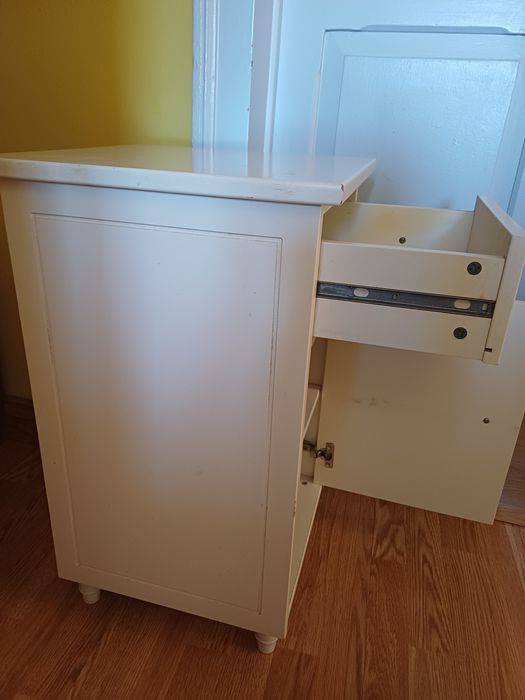Mesinha cabeceira branco IKEA