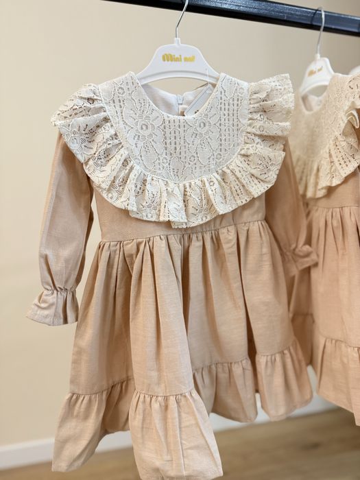 Дуже красива, нарядна сукня для дівчинки