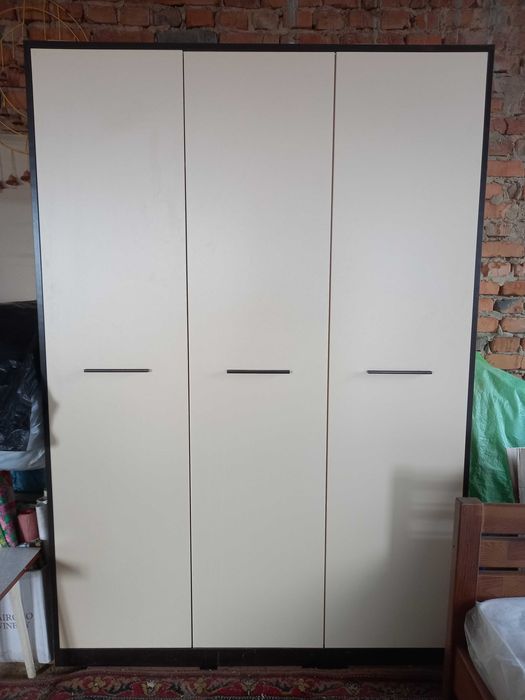 Шафа / шкаф нова